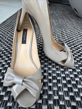 Ann Taylor Bow Patent heel